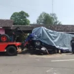 Truk Boks Vs Kereta Kelinci Di Klaten, Kecelakaan Parah Di