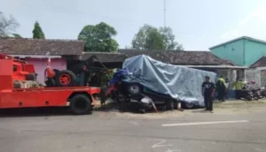 Kecelakaan di Jalan Cokro-Delanggu Klaten, Truk Boks Adu Banteng dengan Kereta Kelinci: Begini Nasib Korban