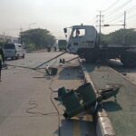 Truk Trailer Terjebak Di Trotoar Arteri Yos Sudarso Semarang, Sopir