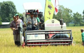 Upaya Pemkab Rembang Bangkitkan Sektor Pertanian Dengan Bantuan Sarana