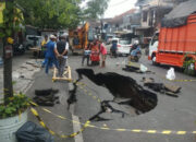 Usai Hujan Deras, Jalan Aspal Muharto Malang Ambles Lebar 9