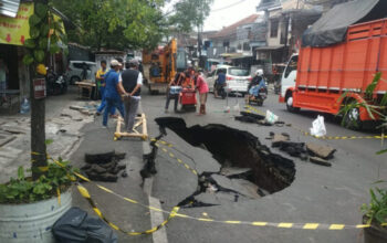 Usai Hujan Deras, Jalan Aspal Muharto Malang Ambles Lebar 9