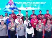 Video: Penghargaan Untuk Atlet Polri Di Pon Xxi: Pin Emas