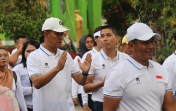 Wakapolda Kalteng Ajak Masyarakat Sukseskan Pilkada 2024 Dalam Jalan Sehat