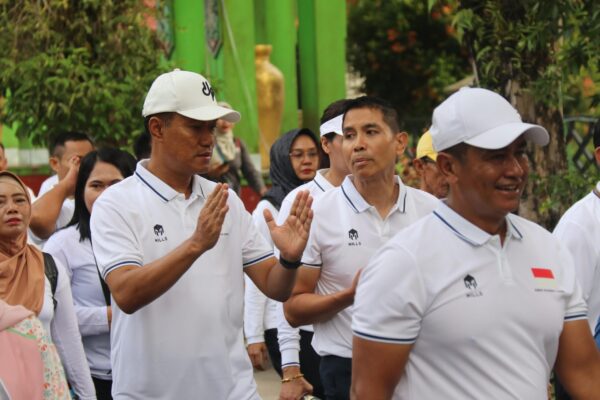 Wakapolda Kalteng Ajak Masyarakat Sukseskan Pilkada 2024 dalam Jalan Sehat Bersama Korem 102 Pjg