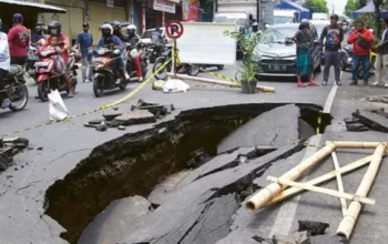 Waspada Aspal Ambles Di Jalan Muharto Kota Malang, Pengendara Diimbau