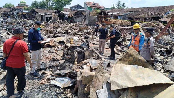 Tim Labfor Polda Jateng Ubek-Ubek Pasar Karanggede Selama 4 Jam untuk Temukan Penyebab Kebakaran