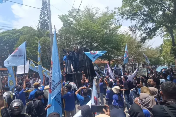 Aksi Demo Buruh di Brebes Tuntut Upah Layak, Ini Jumlahnya