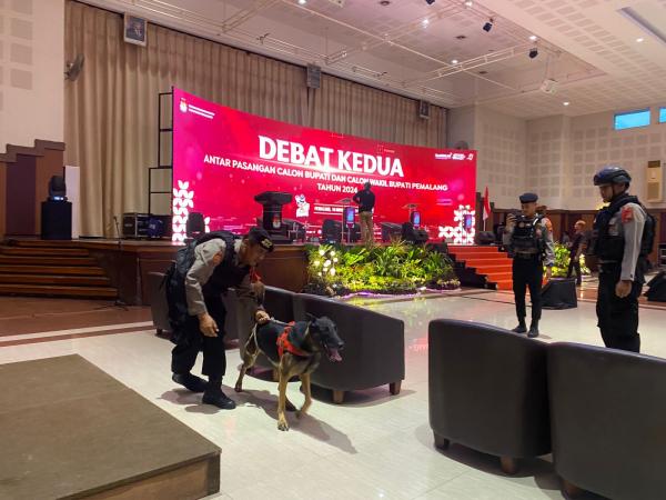 Anjing Pelacak K 9 Amankan Lokasi Debat Kedua Paslon Pilkada Pemalang