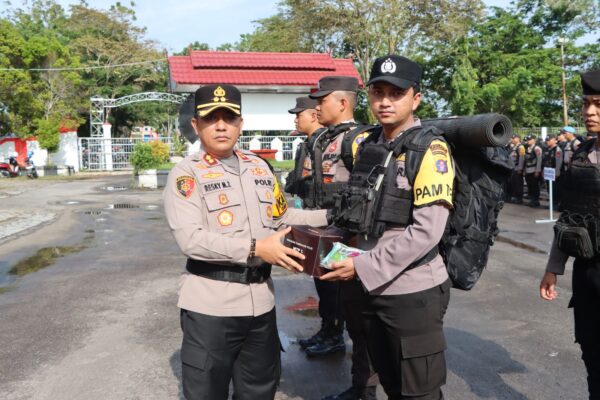 Apel Pergeseran Pasukan, Kapolres Kotim Sampaikan Arahan Penting Untuk Pengamanan