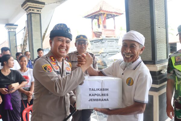 Banjar Juwuk Manis Sambut Hangat Kegiatan “minggu Kasih” Polres Jembrana