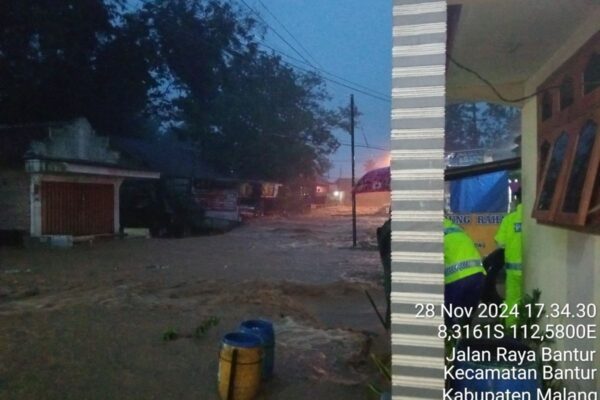 Banjir Rendam Puluhan Rumah Di Kabupaten Malang, Warga Mengungsi