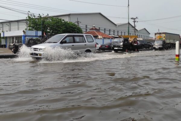 Banjir Rob Parah Di Pantura Semarang Demak, Genangan Bertahan Sepekan