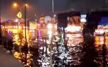 Banjir Rob Tergenangi Jalur Semarang Demak, Kemacetan Dikhawatirkan Pada Senin Pagi