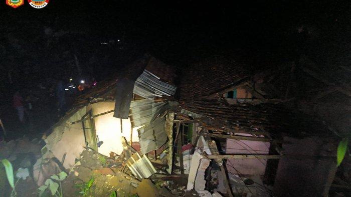 Bencana Longsor Di Kalikajar Wonosobo, Dua Rumah Hancur, Empat Warga