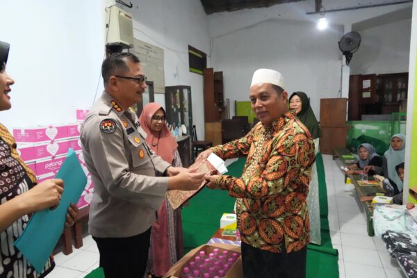 Bidhumas Polda Jateng Dan Pertamina Salurkan Santunan Untuk 102 Anak