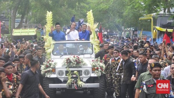 Blusukan Jokowi Dan Luthfi Di Banyumas, Ribuan Warga Turun Ke