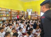 Brimob Polda Kalteng Bagikan Makanan Sehat Untuk Siswa Sd Di