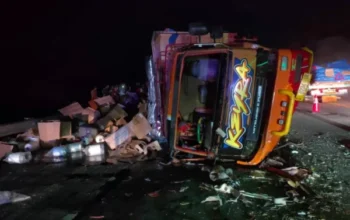 Bus Agra Mas Hantam Truk Di Tol Semarang Batang, Satu Korban