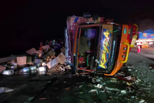 Bus Agra Mas Hantam Truk Di Tol Semarang Batang, Satu Korban