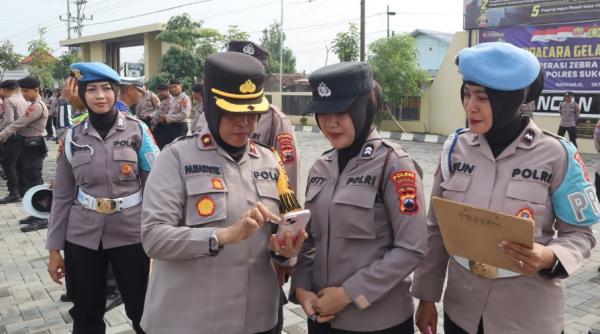 Cegah Judi Online, Polres Sukoharjo Lakukan Pemeriksaan Hp Anggota