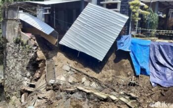 Cuaca Buruk Di Malang, Plengsengan Rumah Ambrol