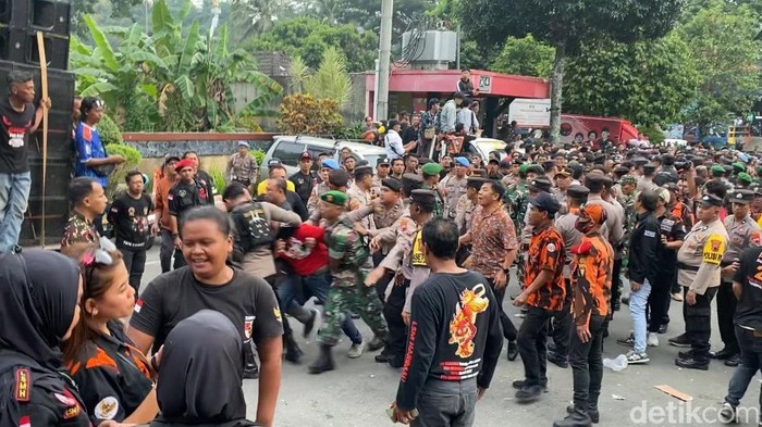 Debat Pilbup Banjarnegara Ricuh, Pendukung Terlibat Adu Jotos