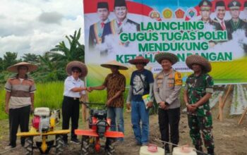 Dorong Hasil Pertanian, Pemkab Lamandau Salurkan Mini Excavator Ke Petani