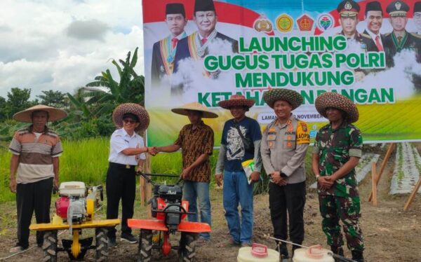 Petani Lamandau Terima Mini Excavator dari Pemkab untuk Optimalkan Panen