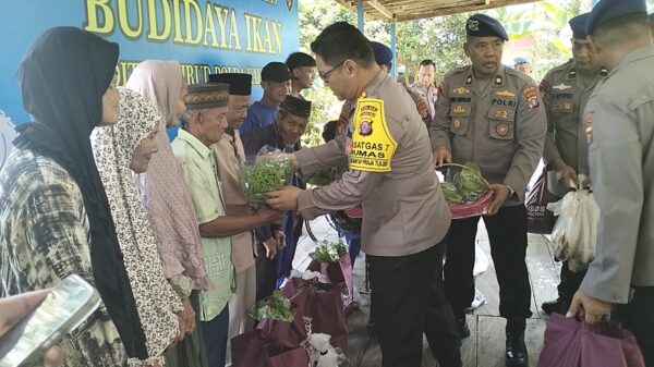 Dukung Ketahanan Pangan Nasional, Kapolda Kalteng Panen Ikan Dan Sayur