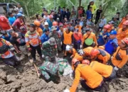 Evakuasi Longsor Kebumen: Jenazah Ibu Dan Anak Ditemukan Berpelukan