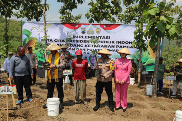 Gerakan Hijau! Polda Jateng Targetkan 1,8 Juta Pohon Untuk Jawa