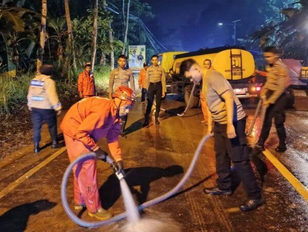 Hujan Deras Sebabkan Longsor, Mobilitas Warga Banjarnegara Terganggu