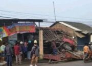 Isuzu Tabrak Dump Truk Dan Rumah Di Kendal, Penghuni Tewas