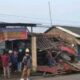 Isuzu Tabrak Dump Truk Dan Rumah Di Kendal, Penghuni Tewas