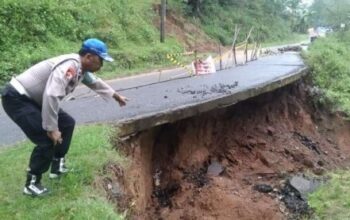 Jalan Ambles Di Kebumen, Pengendara Kendaraan Besar Dihimbau Ambil Jalur