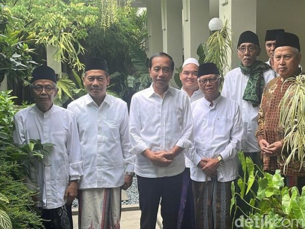 Jokowi Sambut Kiai Nu Di Solo, Diskusi Pilkada Jadi Sorotan