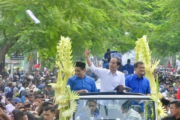 Jokowi Temani Luthfi Blusukan di Banyumas, Ribuan Warga Padati Lokasi