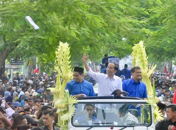 Jokowi Temani Luthfi Blusukan Di Banyumas, Ribuan Warga Padati Lokasi