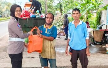 Jum’at Berkah Ditlantas Polda Kalteng, Bagikan Sembako Dan Imbau Tertib