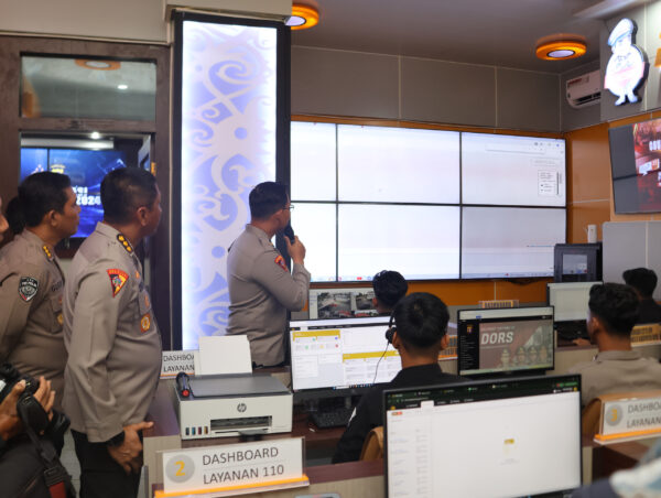 Kapolda Kalteng Dan Pangdam Xii/tpr Tinjau Command Center Untuk Pilkada