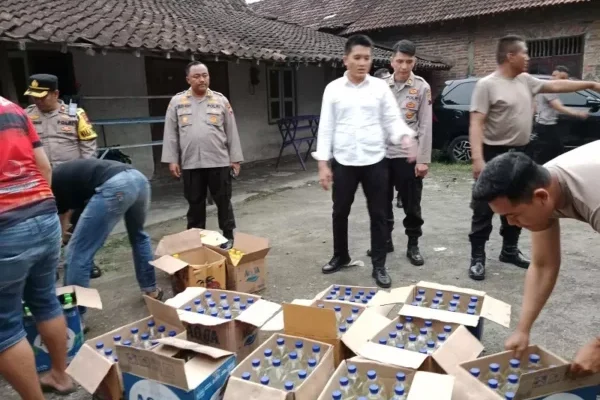 Kapolres Boyolali Beraksi, Ribuan Botol Miras Hasil Penggerebekan Disita