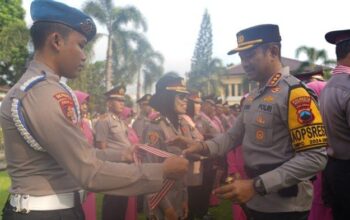 Kapolresta Banyumas Pimpin Prosesi Wisuda Purnawira Polri Dan Pns Wredatama