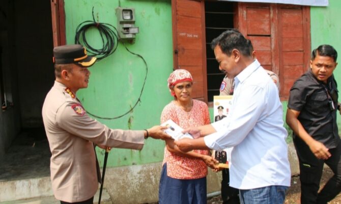 Kapolresta Magelang Kombes Pol Mustofa Bantu Renovasi RTLH di Desa Pakunden Ngluwar