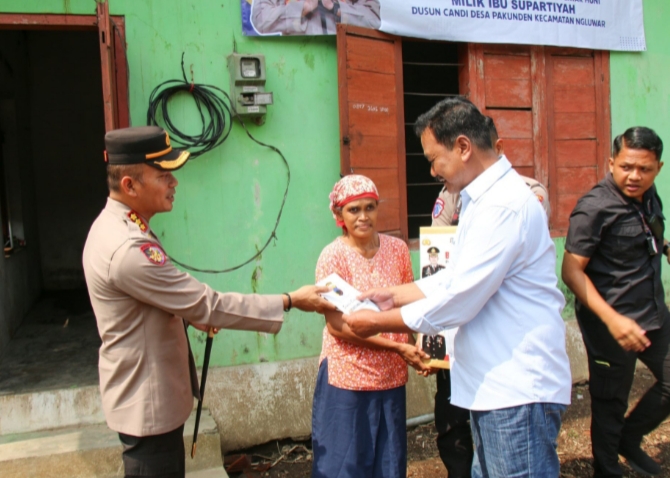 Kapolresta Magelang Sumbang Tenaga Untuk Renovasi Rtlh Di Desa Pakunden,