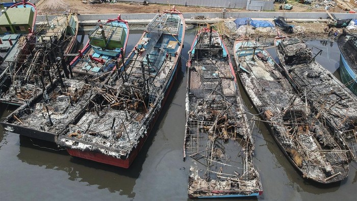 Kebakaran Hebat Landa Belasan Kapal Nelayan Di Pekalongan, Begini Dampaknya