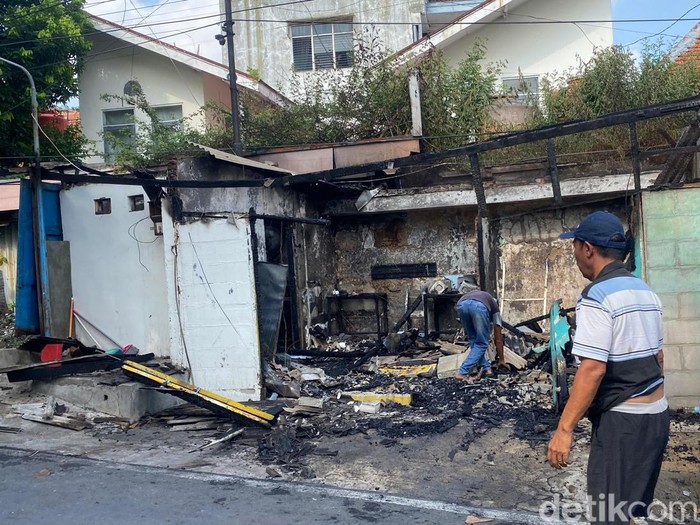 Kebakaran Di Gajahmungkur Semarang, Warung Makan Hancur Total