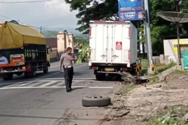 Truk Boks Tabrak Motor di Wonosobo, Satu Tewas dan Satu Luka Berat