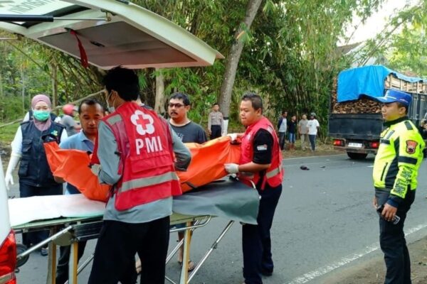 Kecelakaan Tragis Di Purworejo, Motor Hantam Truk, Pengendara Tewas