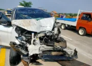 Kecelakaan Tragis Di Tol Semarang Batang, Suzuki Ertiga Dan Elf Travel